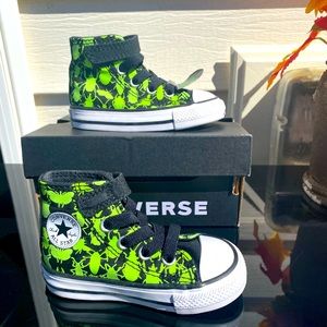 Converse Boys' Toddler  Chuck Taylor All Star 1V Hi Glow Bugs Shoes Size 4